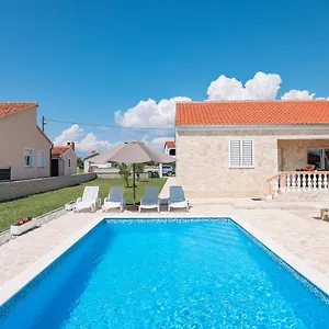 Stone House With Pool Villa Nin